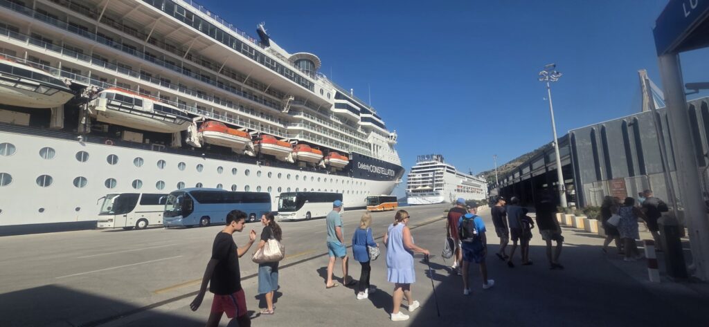 Cruise passengers beside ships and tour buses at Dubrovnik Gruž Port